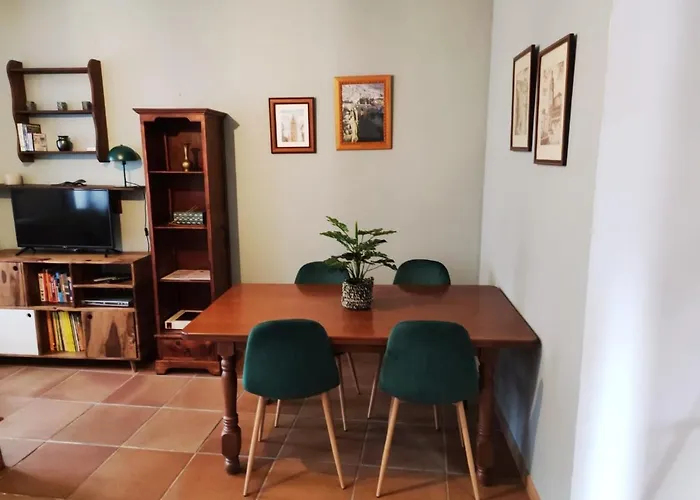 Piso Blanco Apartment *